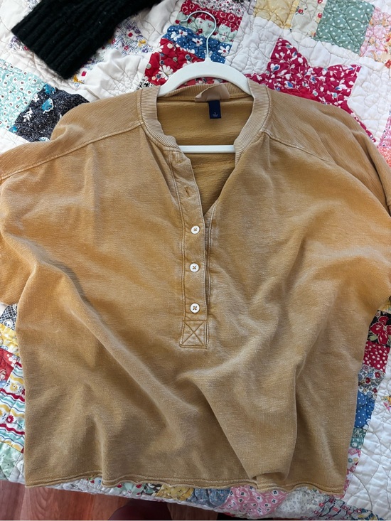 Universal Thread Tops - Women’s Button Henley Shirt in Tan